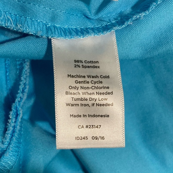 Talbots
6 Blue Capris 
Fake pockets 
Box 6 - Picture 5 of 5